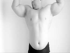 beefymuscle.com: Super beefy musclebear flex and cum