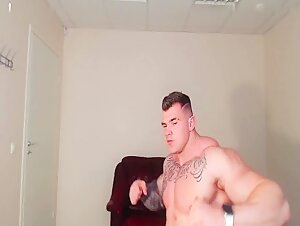 beefymuscle.com - Huge muscle guy horny!